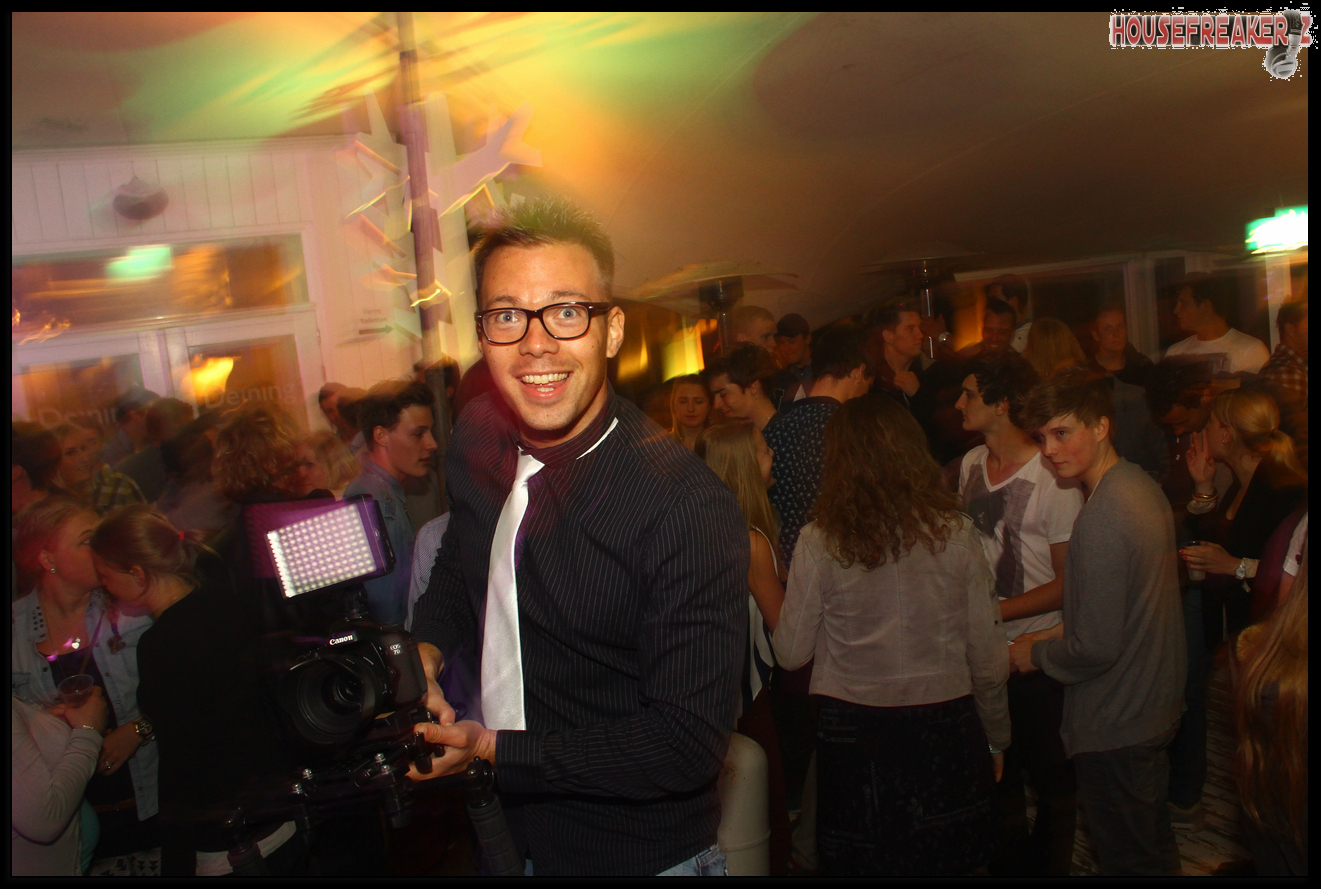 1321x889 pixels (1.161K)